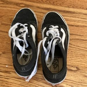 Vans - Old Skool (Black and White) US Men 5.0/ Women’s 6.5